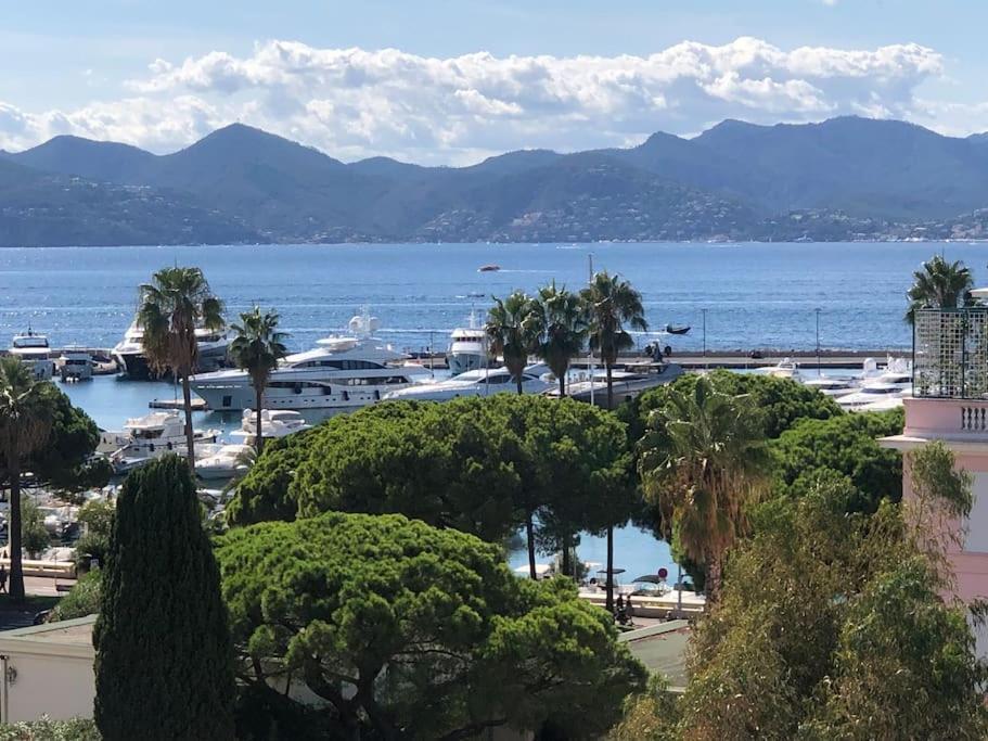 Amazing Sea View, Parking, Easy Access Apartment
